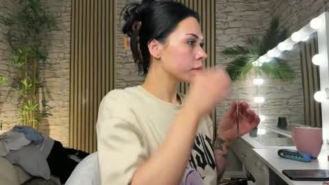 NATTY FIERROS online show from December 14, 8:09 am