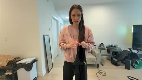 NATTY FIERROS online show from April 21, 10:12 pm