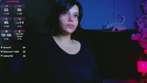 Snapshot of naturaltitss_ chatting on July 3, 7:42 pm Gwen online show from July 3, 7:42 pm