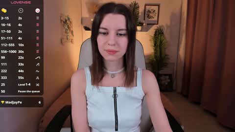 Melisa  FOLLOW ME  online show from December 13, 2:05 pm