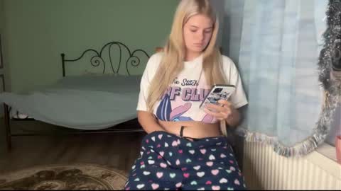 Snapshot of natybron chatting on November 12, 4:24 am Andreea online show from November 12, 4:24 am