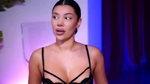 Naty online show from January 2, 7:18 pm