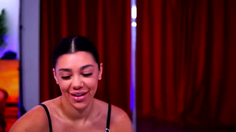 Snapshot of natydesiree chatting on December 5, 4:43 am Naty online show from December 5, 4:43 am