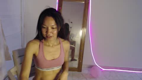 Stella Mcqueen online show from March 10, 1:05 pm