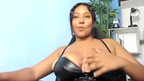 Snapshot of naughty_ariel chatting on February 5, 6:02 am Zoe online show from February 5, 6:02 am