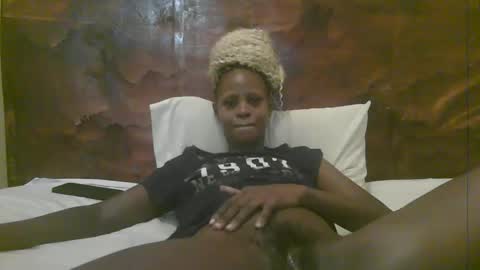 Snapshot of naughty_babe000 chatting on May 18, 11:16 am alisha online show from May 18, 11:16 am