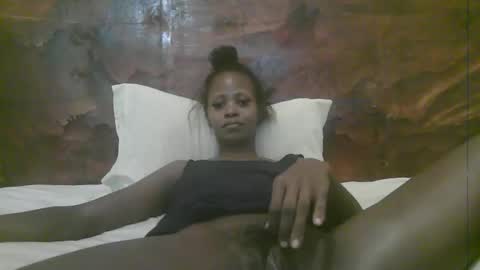 Snapshot of naughty_babe000 chatting on June 6, 5:12 am alisha online show from June 6, 5:12 am