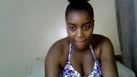 Snapshot of naughty_booby chatting on June 27, 10:04 pm Bettybooby online show from June 27, 10:04 pm