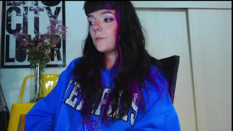 Em  please help me reach 100 thumbs up 3 online show from April 26, 8:39 pm