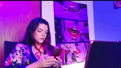 Snapshot of naughty_em_17 chatting on July 5, 6:37 pm Em please help me reach 100 thumbs up 3 online show from July 5, 6:37 pm