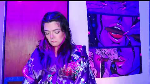 Snapshot of naughty_em_17 chatting on July 12, 9:50 pm Em please help me reach 100 thumbs up 3 online show from July 12, 9:50 pm