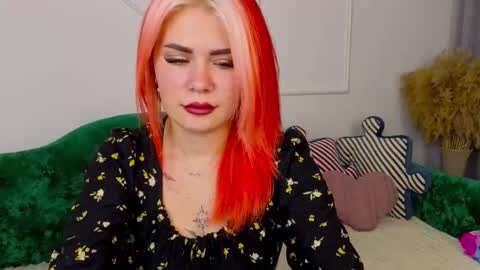 Snapshot of naughty_kittyy1 chatting on November 9, 9:57 pm Maria online show from November 9, 9:57 pm