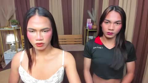 Snapshot of naughty_leigh chatting on April 23, 1:46 pm LEIGH online show from April 23, 1:46 pm