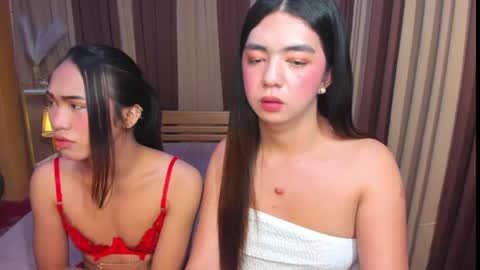 Snapshot of naughty_leigh chatting on May 5, 8:22 am LEIGH online show from May 5, 8:22 am