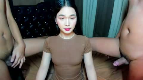 Snapshot of naughty_leigh chatting on June 12, 9:03 pm LEIGH online show from June 12, 9:03 pm