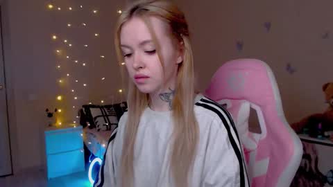 Mable online show from March 21, 1:32 am