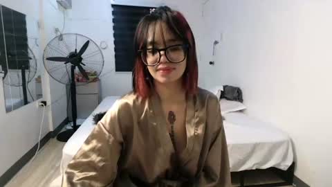 Snapshot of naughty_mariaxx chatting on June 24, 10:47 am Maria online show from June 24, 10:47 am