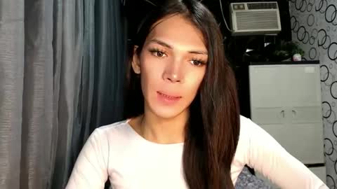 Snapshot of naughty_princess24 chatting on June 4, 7:14 am Ariela online show from June 4, 7:14 am