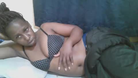 Snapshot of naughty_slender2 chatting on September 24, 5:33 am jn online show from September 24, 5:33 am