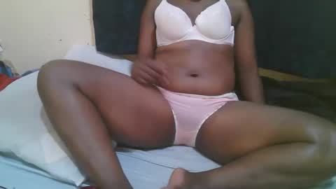 Snapshot of naughty_slender2 chatting on September 25, 9:13 am jn online show from September 25, 9:13 am