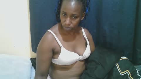 Snapshot of naughty_slender2 chatting on October 6, 11:13 pm jn online show from October 6, 11:13 pm