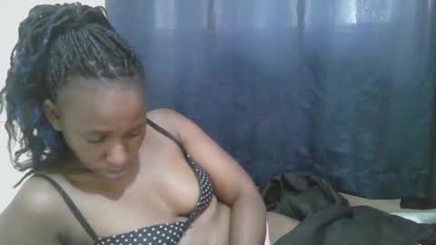 Snapshot of naughty_slender2 chatting on October 7, 11:18 am jn online show from October 7, 11:18 am