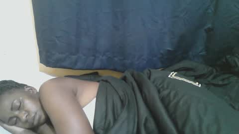 Snapshot of naughty_slender2 chatting on October 14, 7:03 pm jn online show from October 14, 7:03 pm