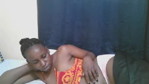 Snapshot of naughty_slender2 chatting on October 29, 2:08 pm jn online show from October 29, 2:08 pm