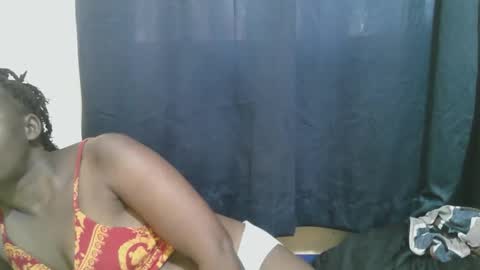 Snapshot of naughty_slender2 chatting on November 15, 4:43 am jn online show from November 15, 4:43 am