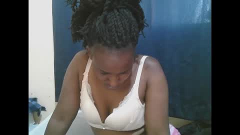 Snapshot of naughty_slender2 chatting on November 23, 6:35 am jn online show from November 23, 6:35 am