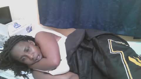 Snapshot of naughty_slender2 chatting on December 4, 6:44 am jn online show from December 4, 6:44 am