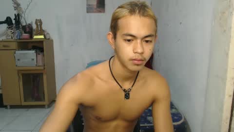 Snapshot of naughtyboylouie chatting on February 3, 2:25 am Loue online show from February 3, 2:25 am