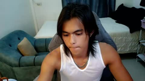 Snapshot of naughtyboylouie chatting on July 16, 12:00 pm Loue online show from July 16, 12:00 pm