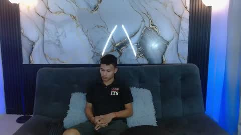 Jader  y  Esteban online show from April 19, 12:37 pm