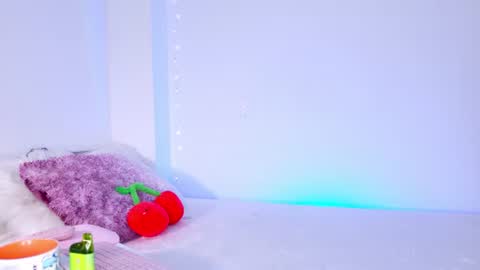Snapshot of naughtybunnyy_1 chatting on June 25, 11:53 pm online show from June 25, 11:53 pm