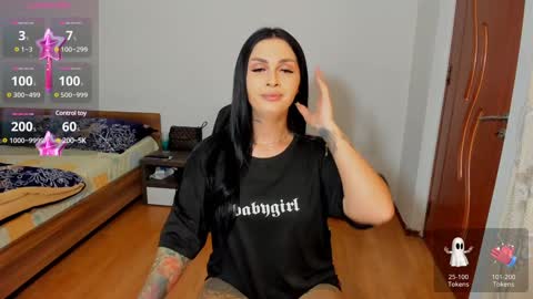 Snapshot of naughtycleo chatting on December 13, 9:46 am cleo online show from December 13, 9:46 am