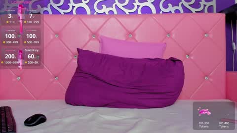 Snapshot of naughtycleo chatting on January 8, 5:37 am cleo online show from January 8, 5:37 am