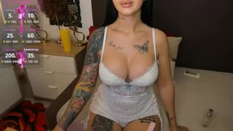Snapshot of naughtycleo chatting on September 17, 3:52 am cleo online show from September 17, 3:52 am