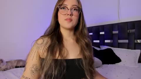 LANAindependent model online show from December 2, 8:52 am