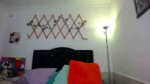Snapshot of naughtygirl_mmm chatting on May 9, 10:20 am Valeria online show from May 9, 10:20 am