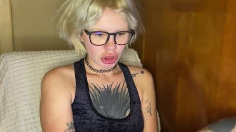 NaughtyLayla666 online show from June 12, 10:30 pm