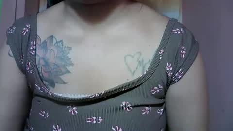 naughtymom_33 online show from November 25, 5:51 am