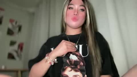 Snapshot of naughtyrosecum chatting on December 2, 1:46 pm Rose Wilson online show from December 2, 1:46 pm