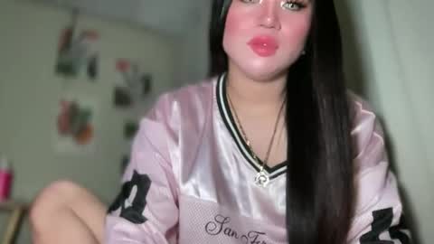 Snapshot of naughtyrosecum chatting on December 9, 5:18 am Rose Wilson online show from December 9, 5:18 am