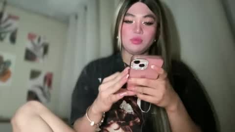 Snapshot of naughtyrosecum chatting on December 16, 5:49 am Rose Wilson online show from December 16, 5:49 am