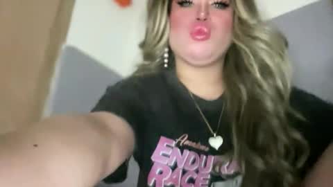 Snapshot of naughtyrosecum chatting on October 16, 2:51 pm Rose Wilson online show from October 16, 2:51 pm