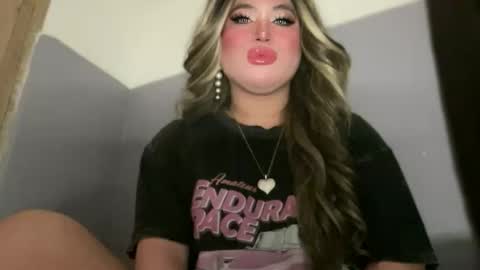 Snapshot of naughtyrosecum chatting on October 17, 10:51 am Rose Wilson online show from October 17, 10:51 am