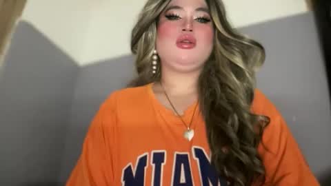 Snapshot of naughtyrosecum chatting on October 19, 4:18 pm Rose Wilson online show from October 19, 4:18 pm