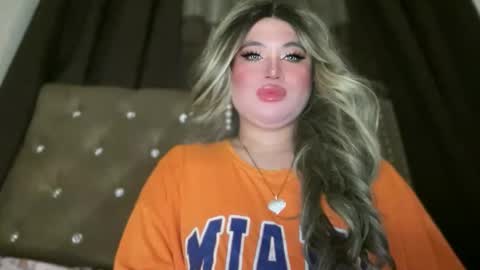 Snapshot of naughtyrosecum chatting on October 29, 10:39 am Rose Wilson online show from October 29, 10:39 am