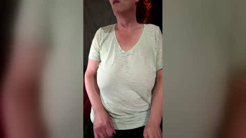 Snapshot of naughtywifenxtdoor chatting on May 11, 10:18 pm Naughty Wife Next Dor online show from May 11, 10:18 pm